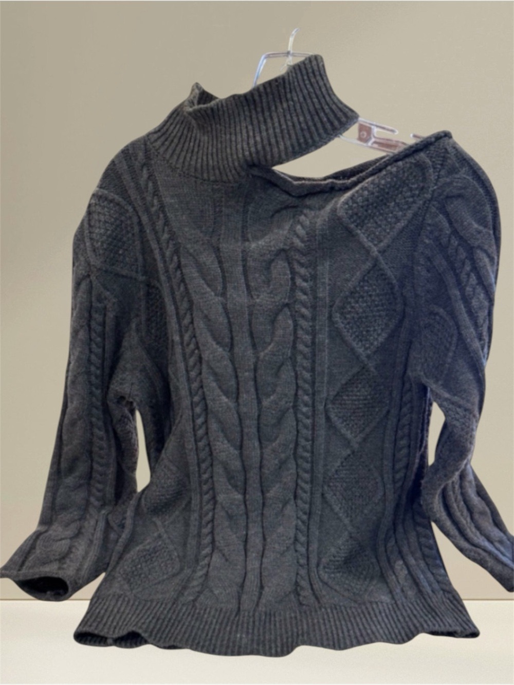 Women’s Trendy Gray Cable Knit Destroyed Off-Shoulder Sweater Size Medium
